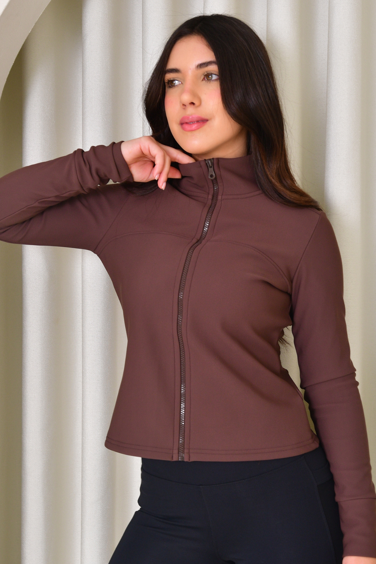 CASACA IMPERNEABLE CON INTERIOR TÉRMICO