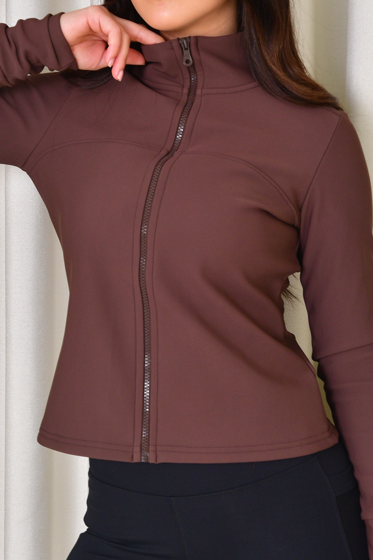 CASACA IMPERNEABLE CON INTERIOR TÉRMICO