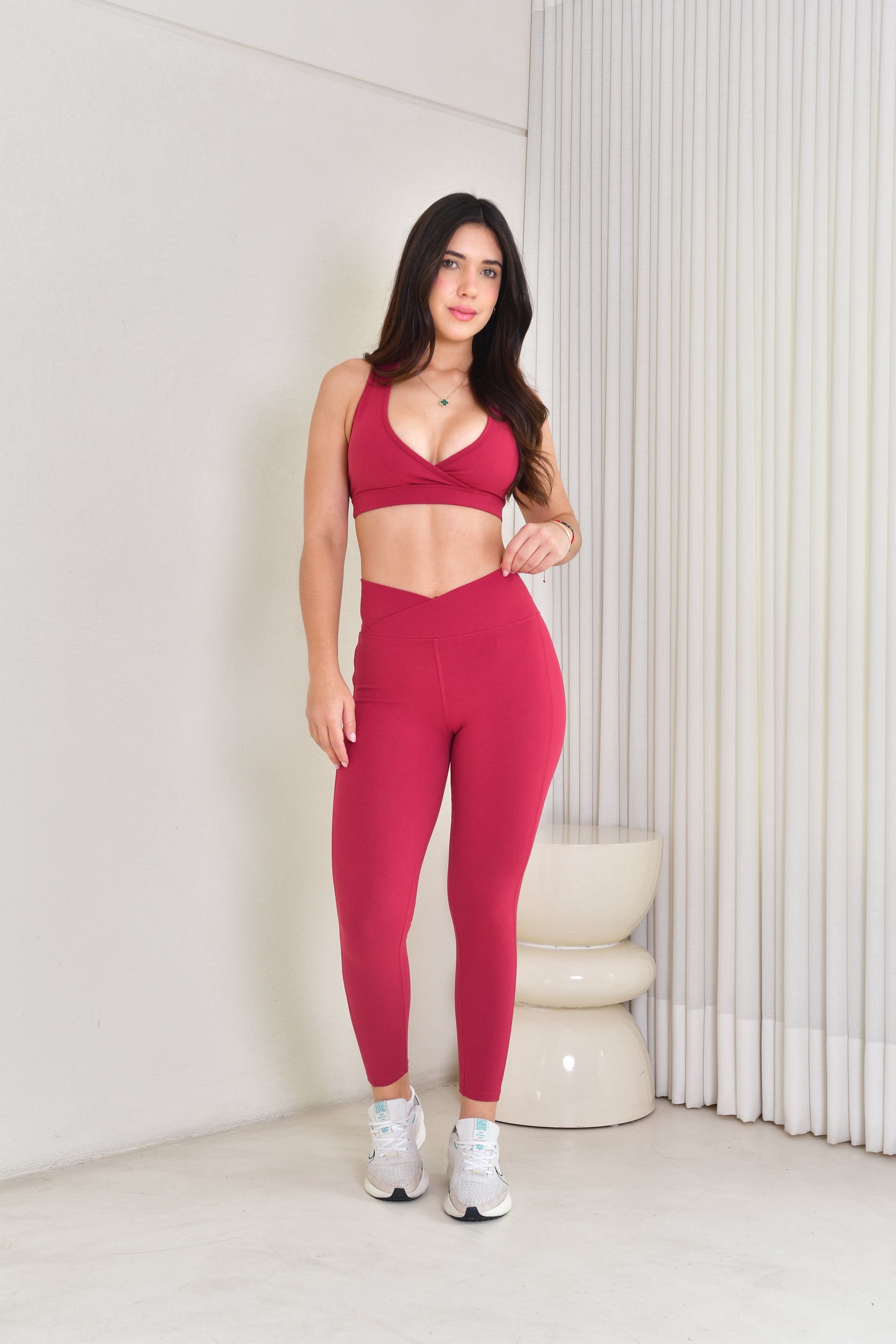 LEGGING PRETINA CRUZADA CON LINEAS LATERALES