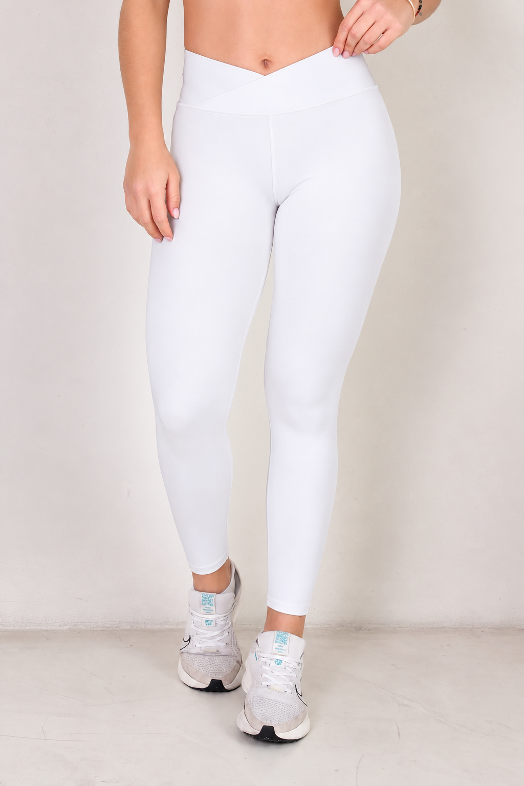 LEGGING PRETINA CRUZADA CON LINEAS LATERALES